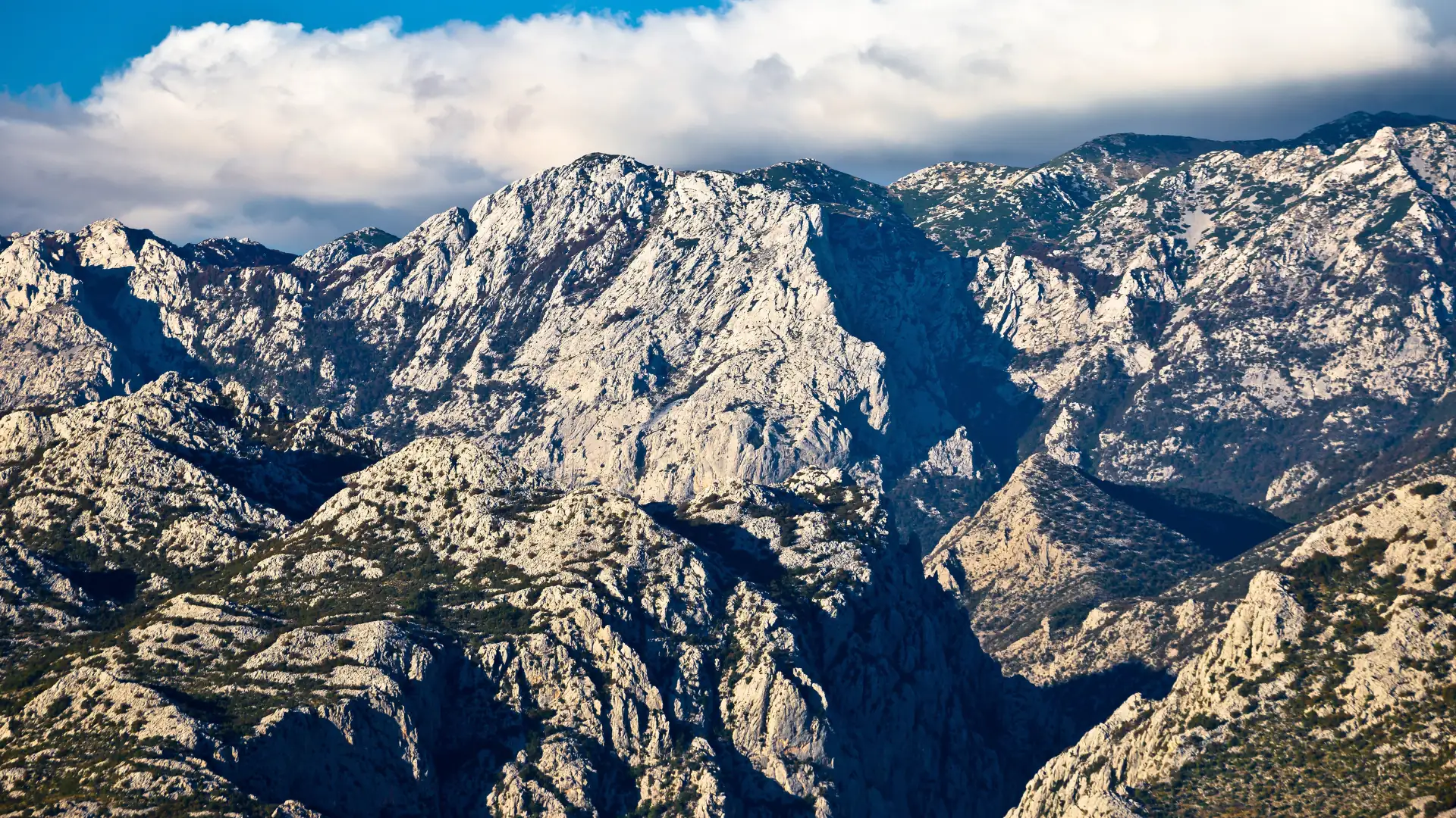 Cliffs and rocky terrain on Velebit mountain hunting ground, one of Teron's options for hunting in Croatia