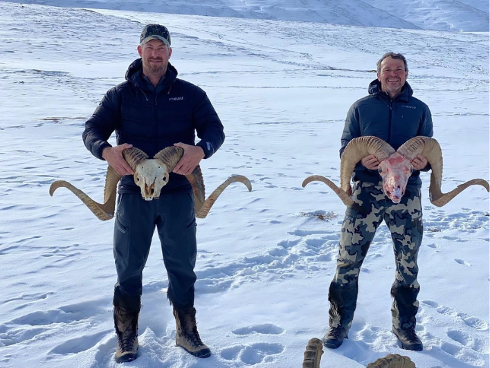 Hunter taking picture with his hunted Marco Polo sheep in Kyrgyzstan, example of successful client of Teron who went Marco Polo sheep hunting in Kyrgyzstan